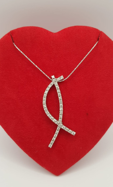 Collana in oro bianco con pendente diamantato