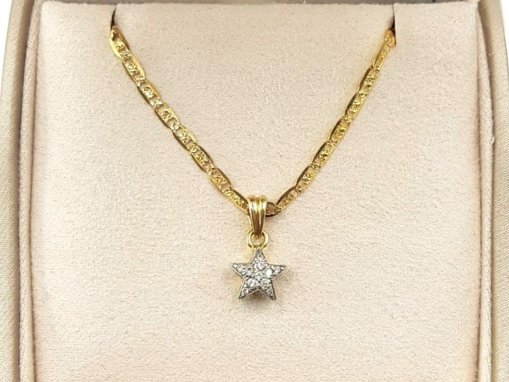 Collana con pendente a stella