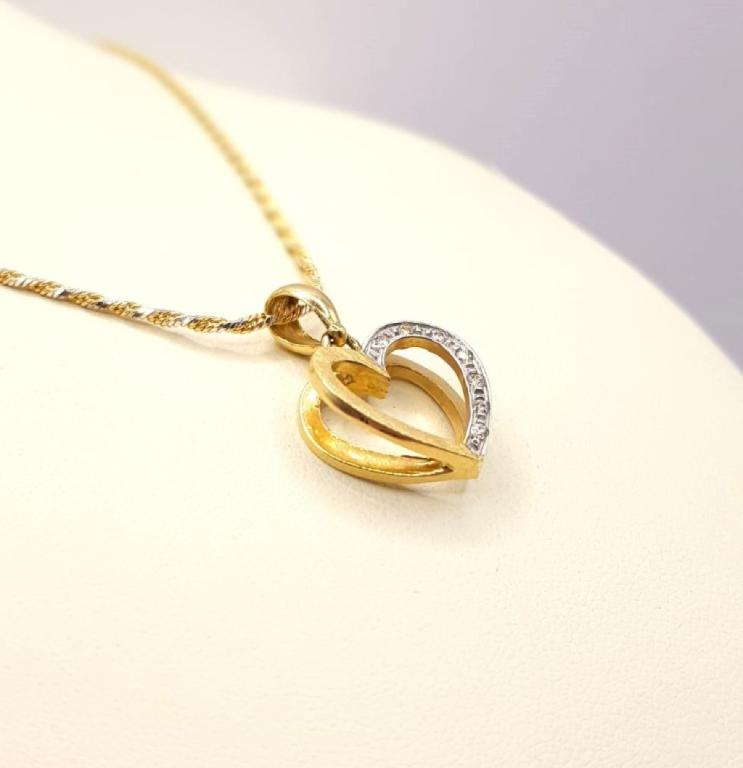 Collana maglia corda gialla e bianca con cuore in SCONTO