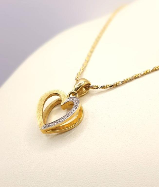 Collana maglia corda gialla e bianca con cuore in SCONTO