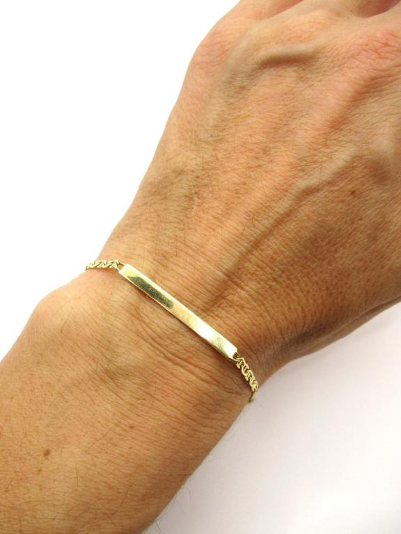Bracciale sottile con targhetta