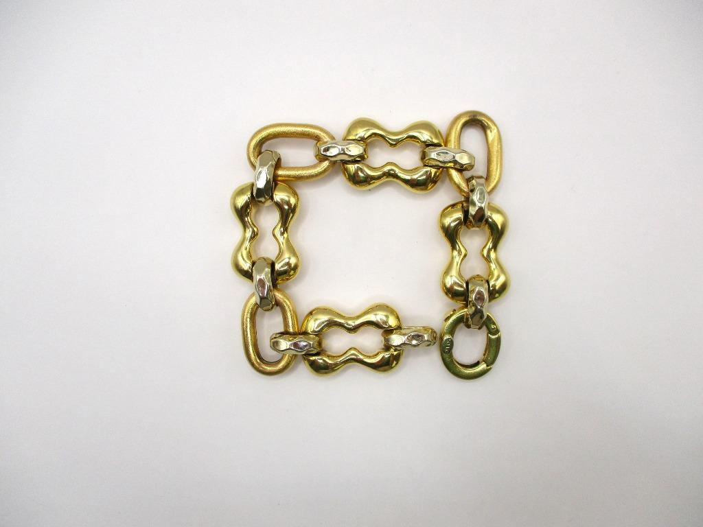 Bracciale con maglia a elementi sagomati