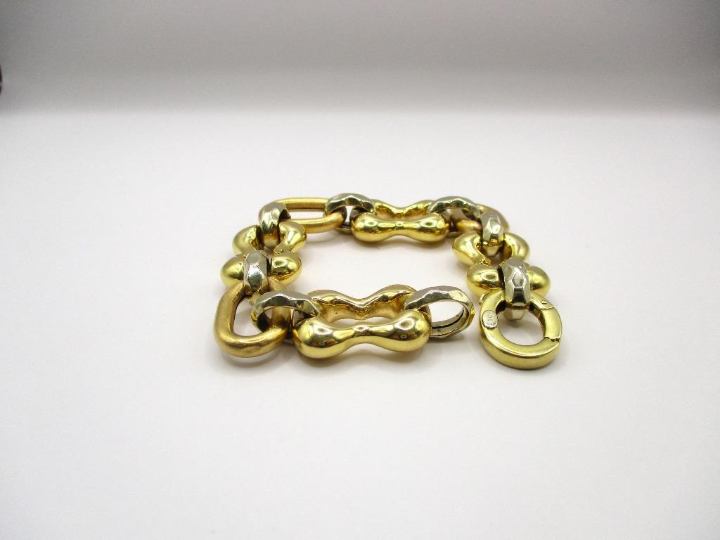 Bracciale con maglia a elementi sagomati